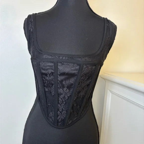 Meshki Black Lace Corset Top with black solid front panel Size XS - Picture 6 of 15